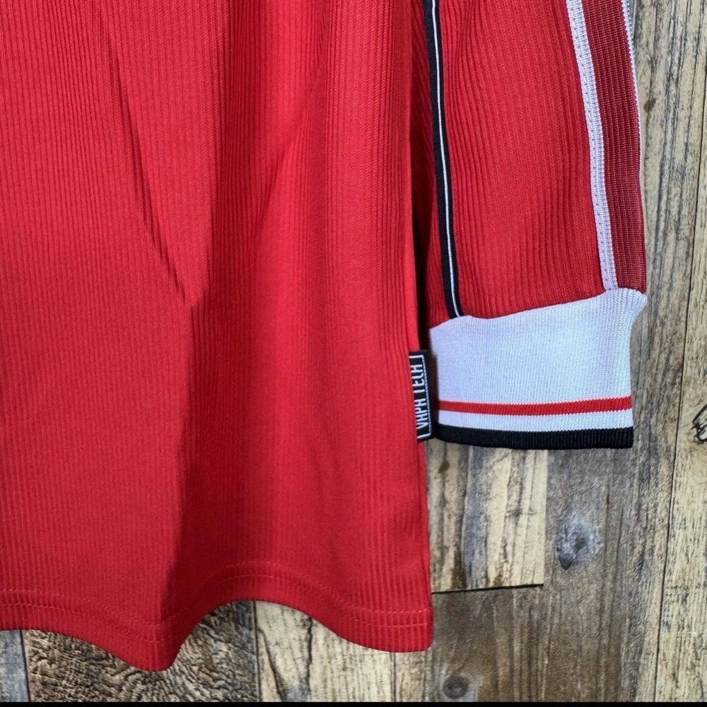 Red Soccer Jersey with Number 7 - Picture 5 of 7